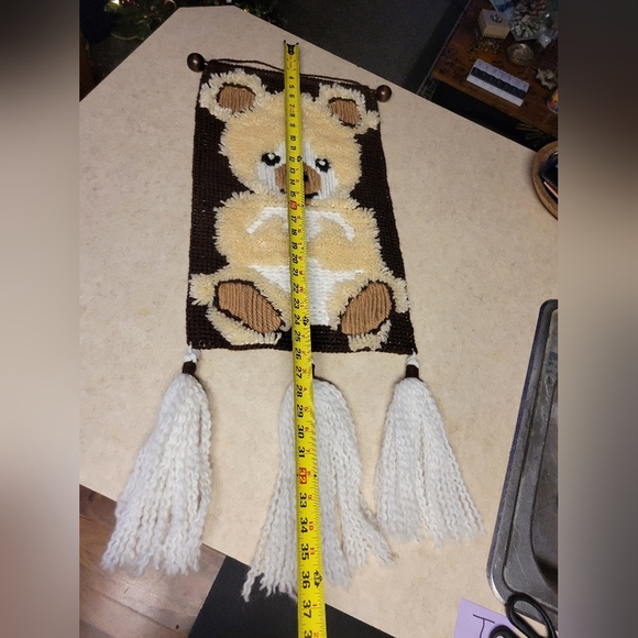 Vintage Handcrafted Bear latchhook Wall Hanging with Tassels - Picture 6 of 7